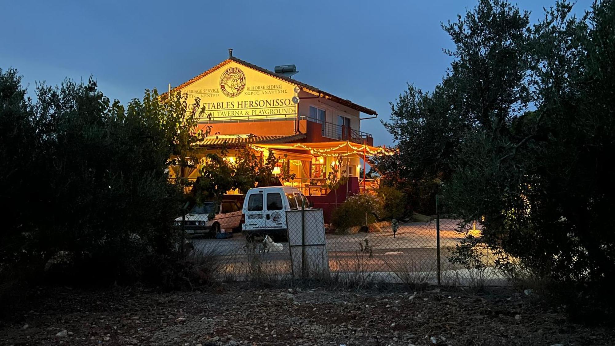 Arion Stables & Apartments Chersonissos Buitenkant foto