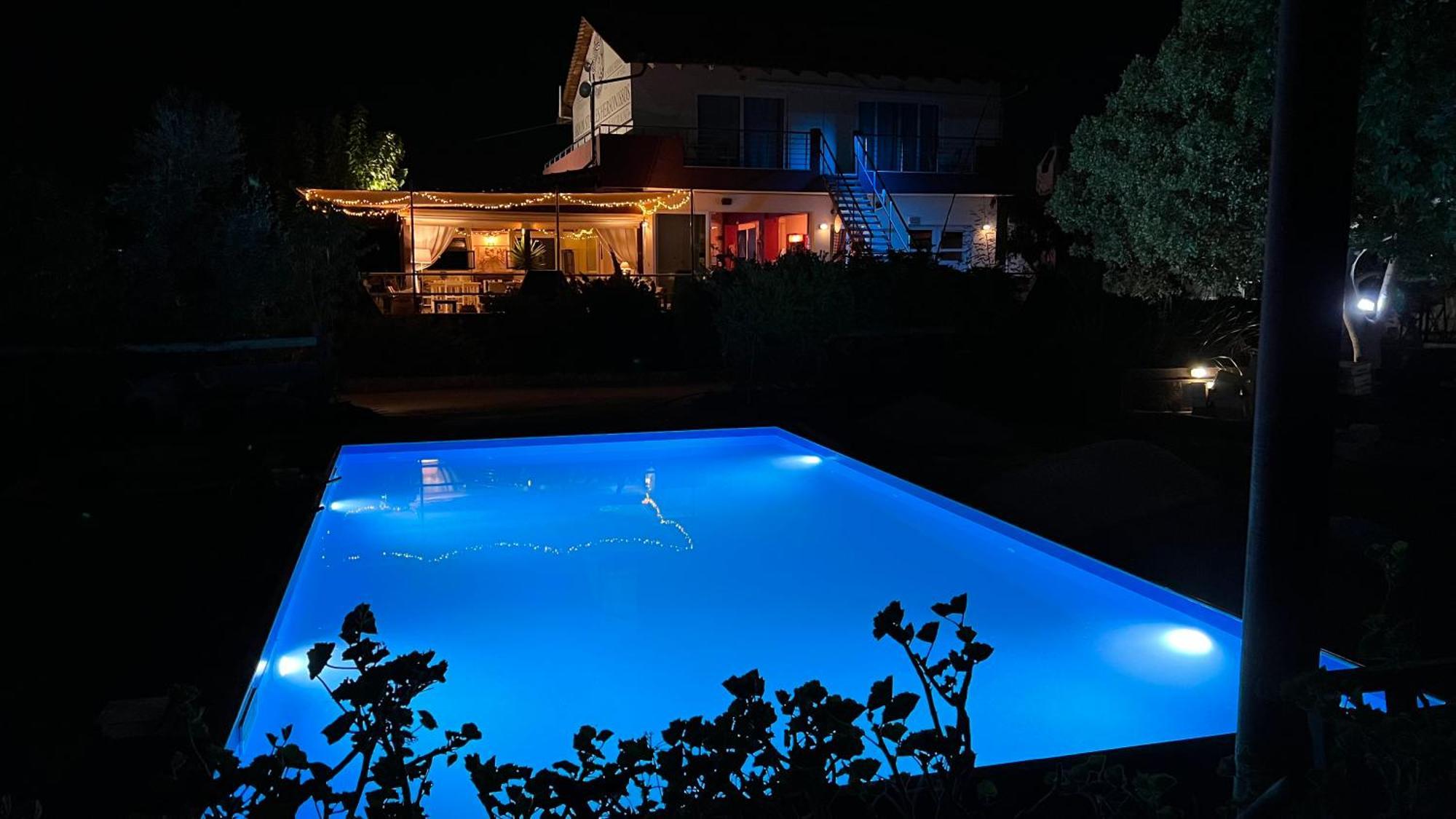Arion Stables & Apartments Chersonissos Buitenkant foto