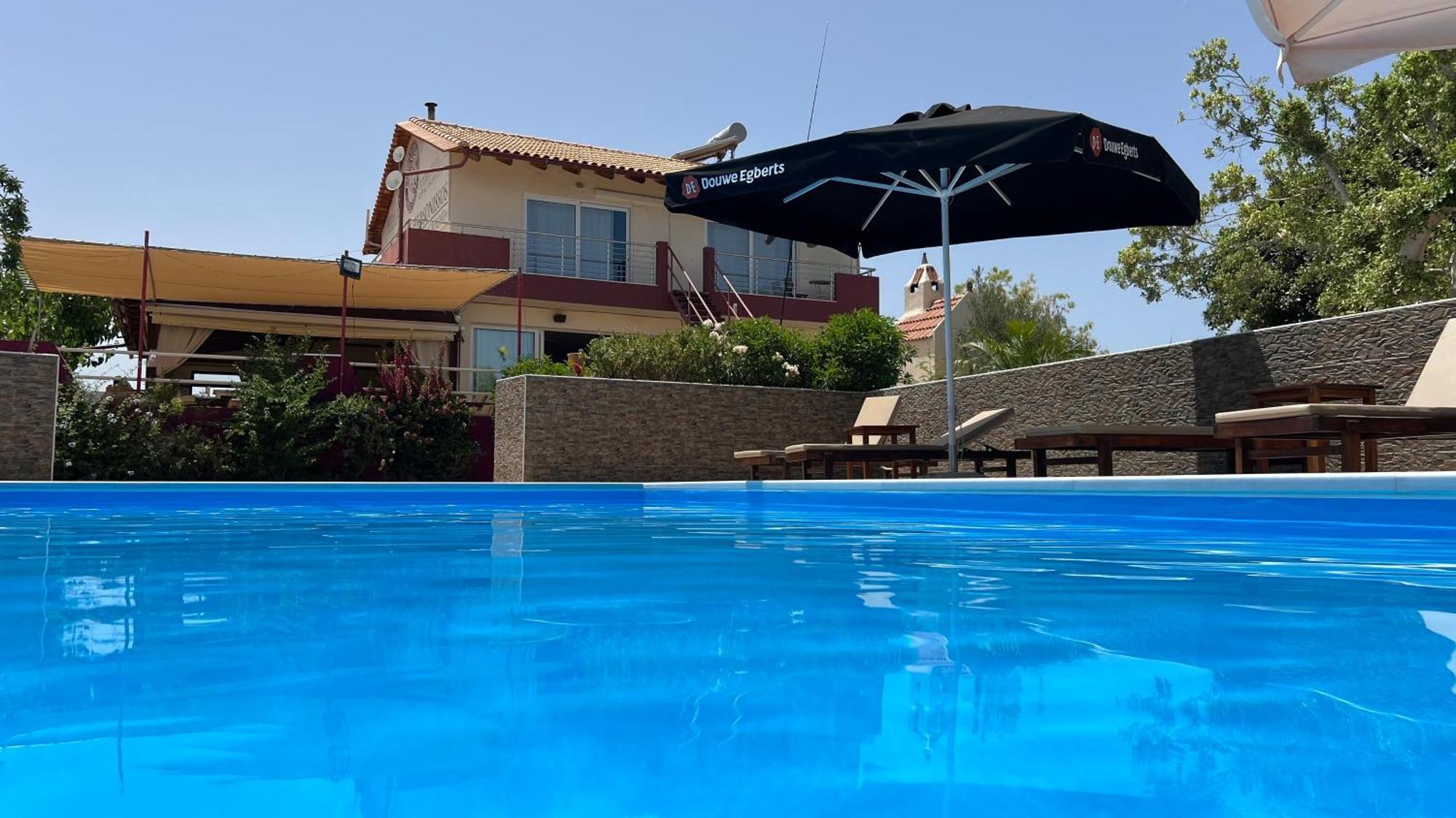 Arion Stables & Apartments Chersonissos Buitenkant foto