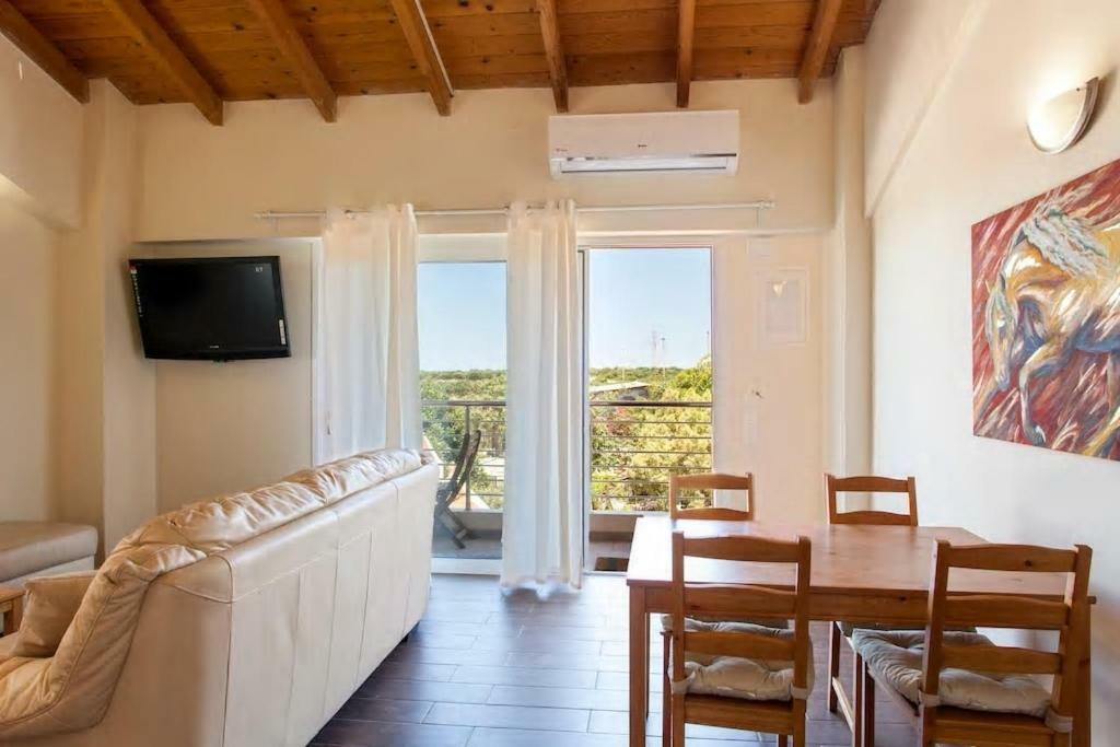 Arion Stables & Apartments Chersonissos Buitenkant foto
